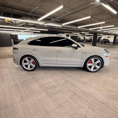 Chalk 2026 Porsche Cayenne