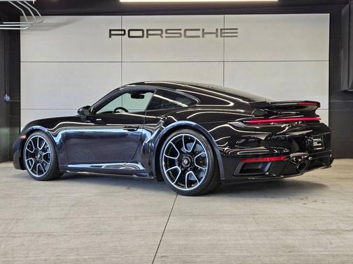 Jet Black Metallic 2024 Porsche 911