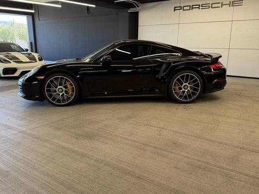 Jet Black Metallic 2017 Porsche 911