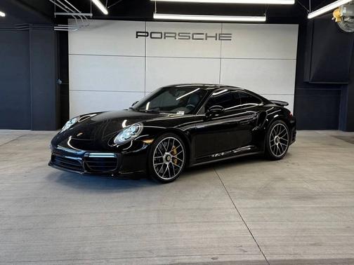 Jet Black Metallic 2017 Porsche 911