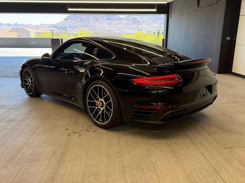 Jet Black Metallic 2017 Porsche 911