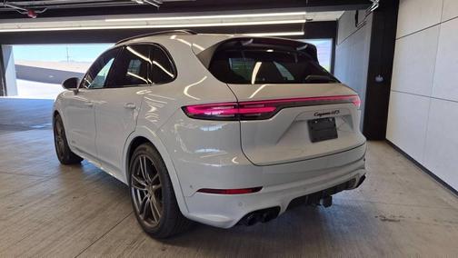Chalk 2023 Porsche Cayenne