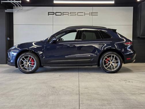 Night Blue Metallic 2022 Porsche Macan