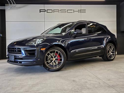 Night Blue Metallic 2022 Porsche Macan