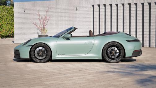 Shade Green Metallic 2026 Porsche 911