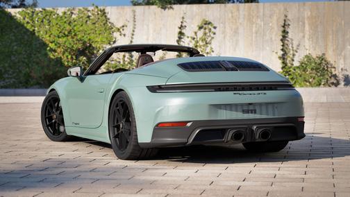 Shade Green Metallic 2026 Porsche 911