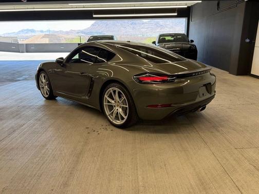 Aventurine Green Metallic 2025 Porsche 718 Cayman