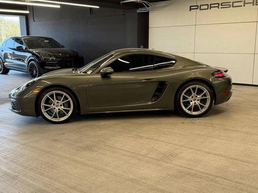 Aventurine Green Metallic 2025 Porsche 718 Cayman