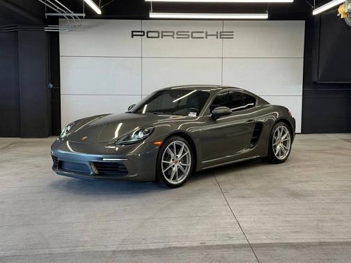 Aventurine Green Metallic 2025 Porsche 718 Cayman