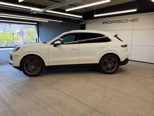 Carrara White Metallic 2024 Porsche Cayenne