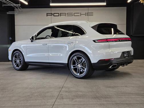 Carrara White Metallic 2024 Porsche Cayenne