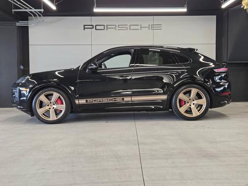Chromite Black Metallic 2025 Porsche Cayenne
