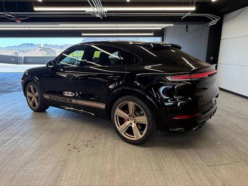 Chromite Black Metallic 2025 Porsche Cayenne