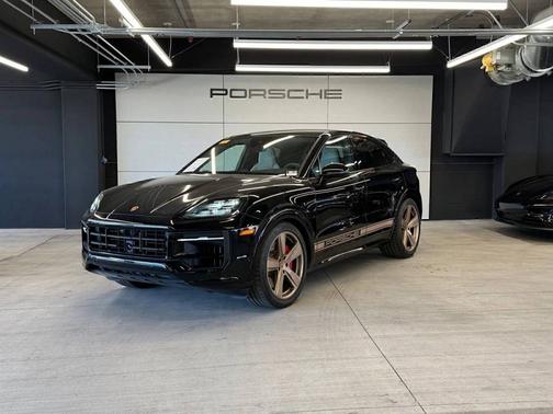 Chromite Black Metallic 2025 Porsche Cayenne
