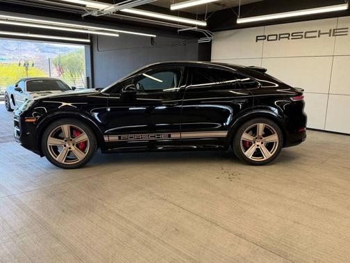 Chromite Black Metallic 2025 Porsche Cayenne