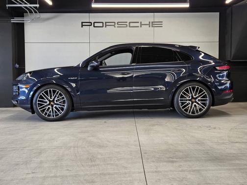 Algarve Blue Metallic 2026 Porsche Cayenne