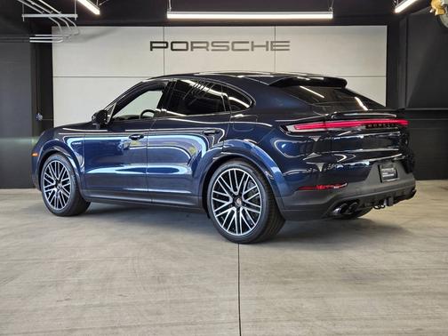 Algarve Blue Metallic 2026 Porsche Cayenne