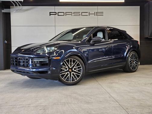 Algarve Blue Metallic 2026 Porsche Cayenne
