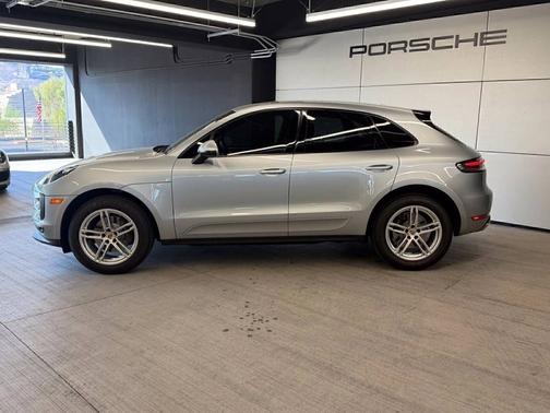 Dolomite Silver Metallic 2019 Porsche Macan