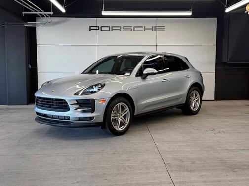 Dolomite Silver Metallic 2019 Porsche Macan