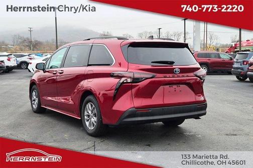 2023 Toyota Sienna XLE