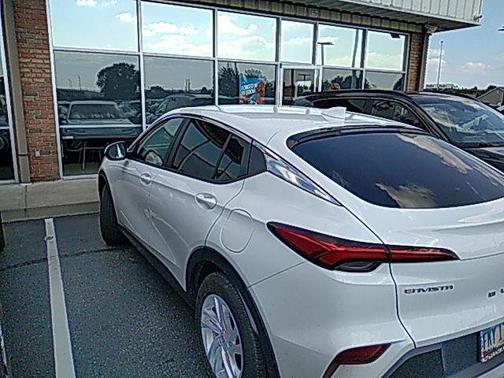 Summit White 2024 Buick Envista Preferred