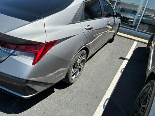 Fluid Metal 2024 Hyundai ELANTRA SEL
