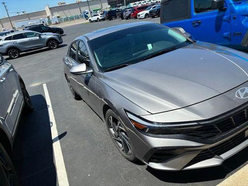 Fluid Metal 2024 Hyundai ELANTRA SEL