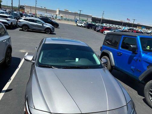 Fluid Metal 2024 Hyundai ELANTRA SEL