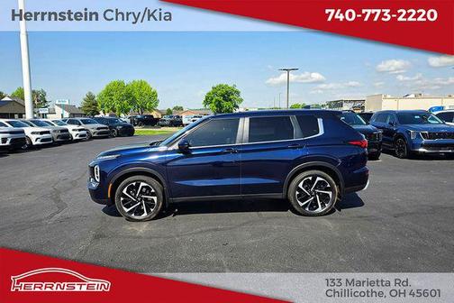 Cosmic Blue Metallic 2024 Mitsubishi Outlander SE 2.5 S-AWC