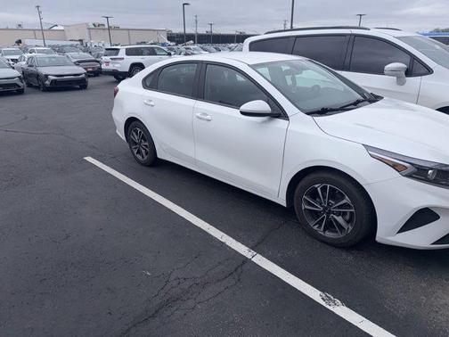 Snow White Pearl 2022 Kia Forte LXS