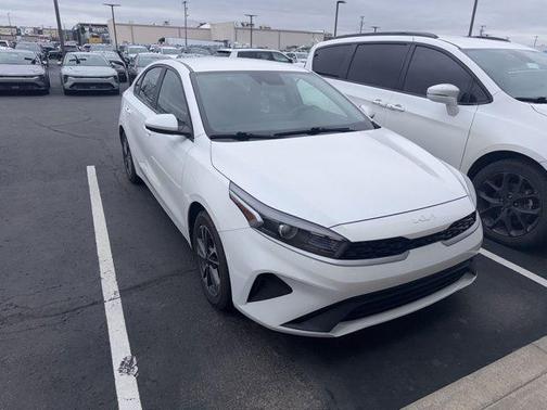 Snow White Pearl 2022 Kia Forte LXS