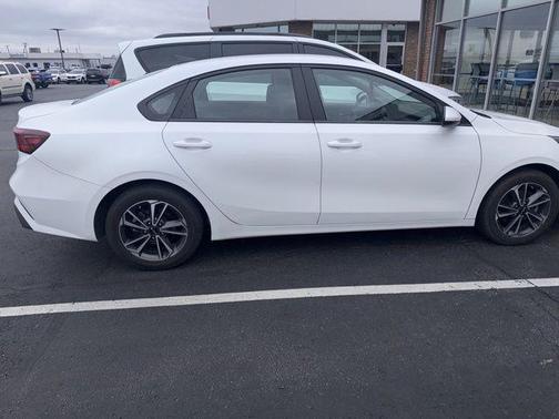 Snow White Pearl 2022 Kia Forte LXS