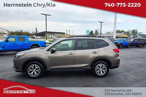 Brilliant Bronze Metallic 2024 Subaru Forester Premium