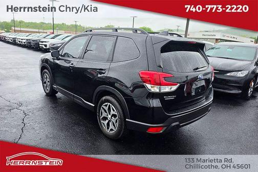 Crystal Black Silica 2024 Subaru Forester Premium