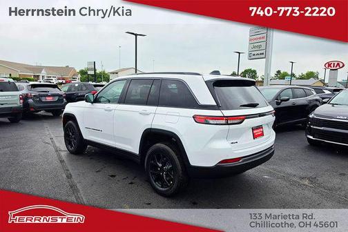 Bright White Clearcoat 2026 Jeep Grand Cherokee Altitude