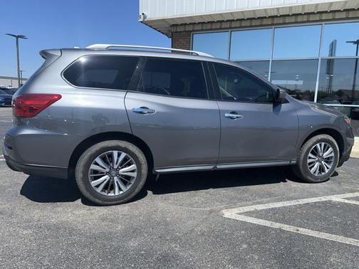 2019 Nissan Pathfinder SL