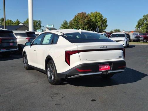 2025 Kia K4 LXS
