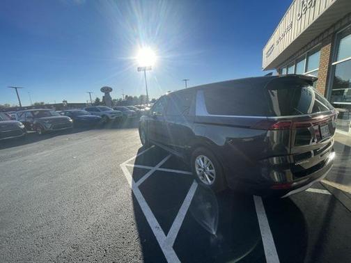 2023 Kia Carnival LX