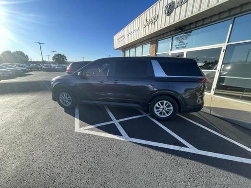 2023 Kia Carnival LX