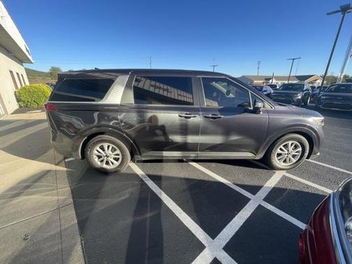 2023 Kia Carnival LX
