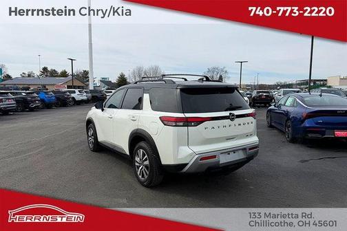 2023 Nissan Pathfinder SL 4WD