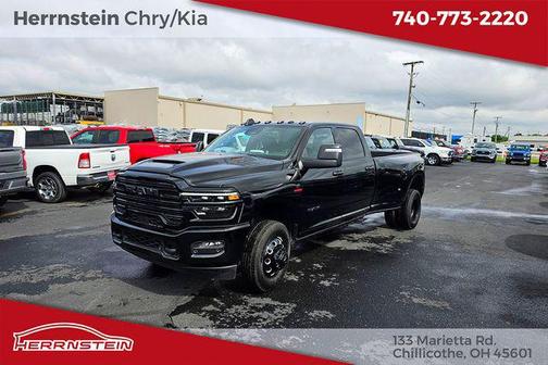 Diamond Black Crystal Pearlcoat 2026 RAM 3500 Laramie Crew Cab 4x4 8' Box