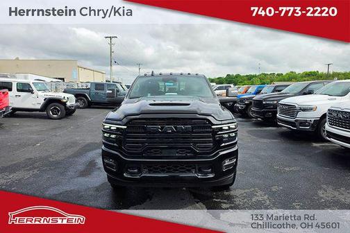 Diamond Black Crystal Pearlcoat 2026 RAM 3500 Laramie Crew Cab 4x4 8' Box