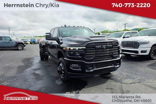 Diamond Black Crystal Pearlcoat 2026 RAM 3500 Laramie Crew Cab 4x4 8' Box
