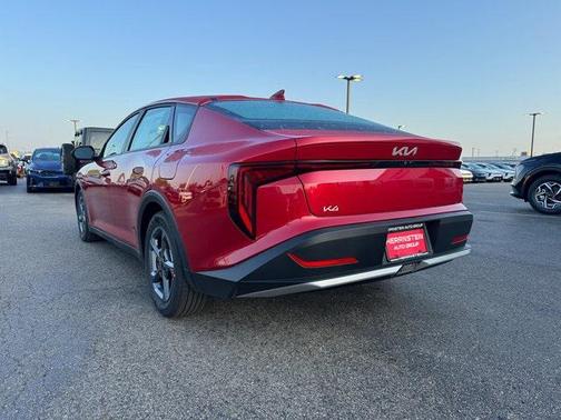 2025 Kia K4 LXS