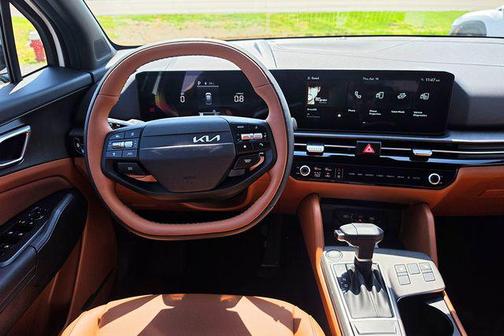 Glacial White Pearl 2026 Kia Sportage X-Line