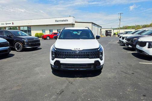 Glacial White Pearl 2026 Kia Sportage X-Line
