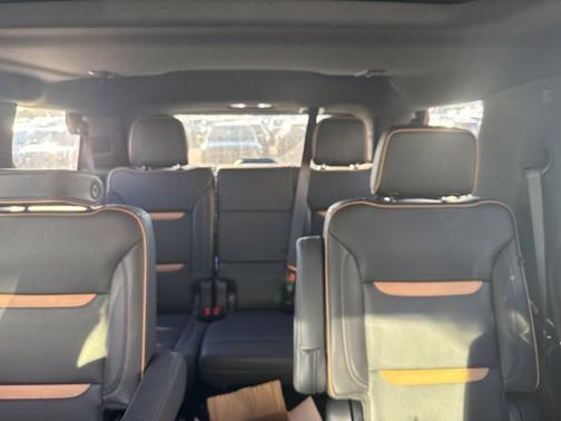 Summit White 2023 GMC Yukon AT4