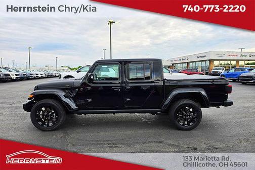 Black Clearcoat 2023 Jeep Gladiator High Altitude 4x4